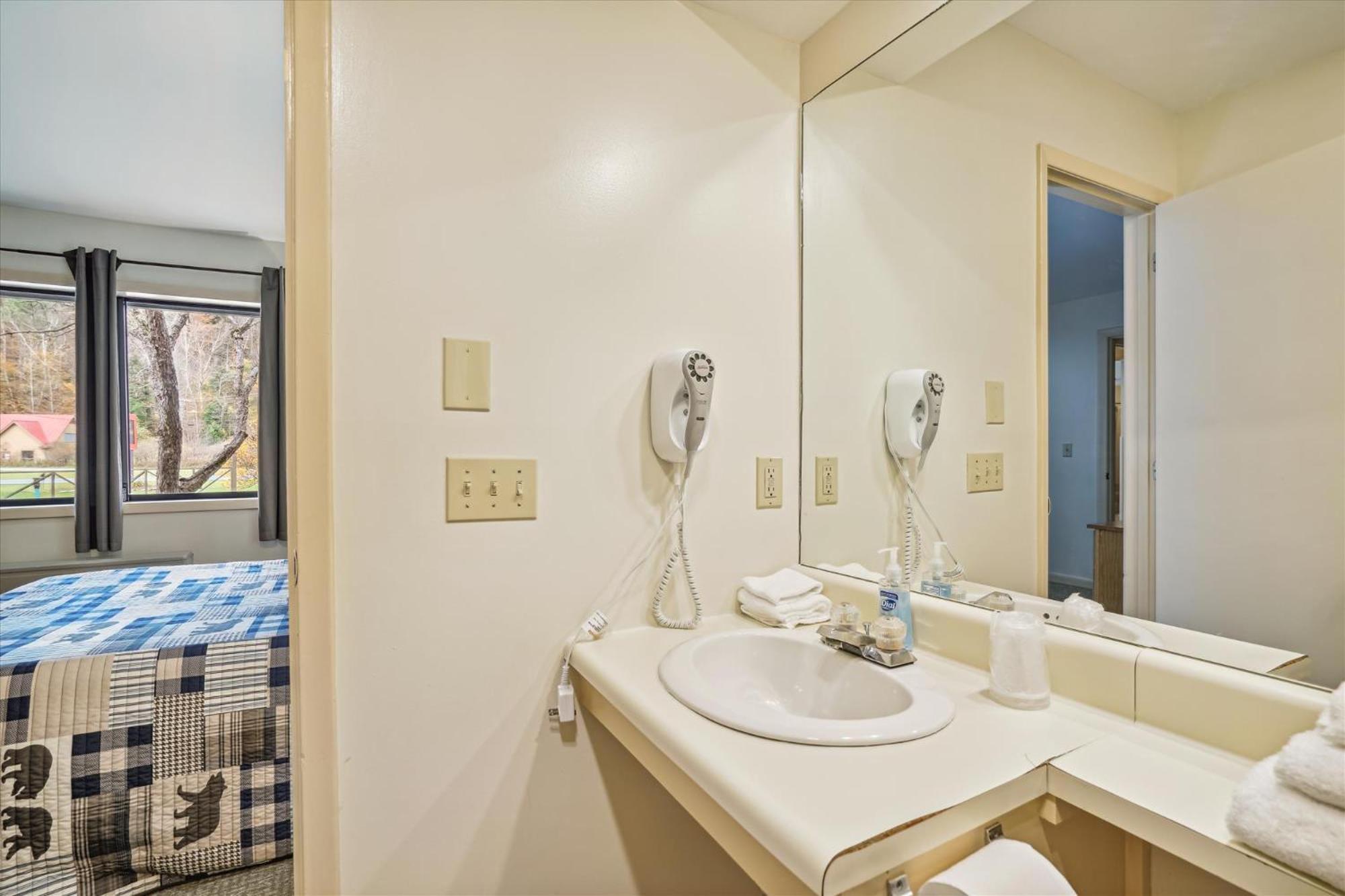 Cedarbrook Queen Suite 108 基灵顿 外观 照片